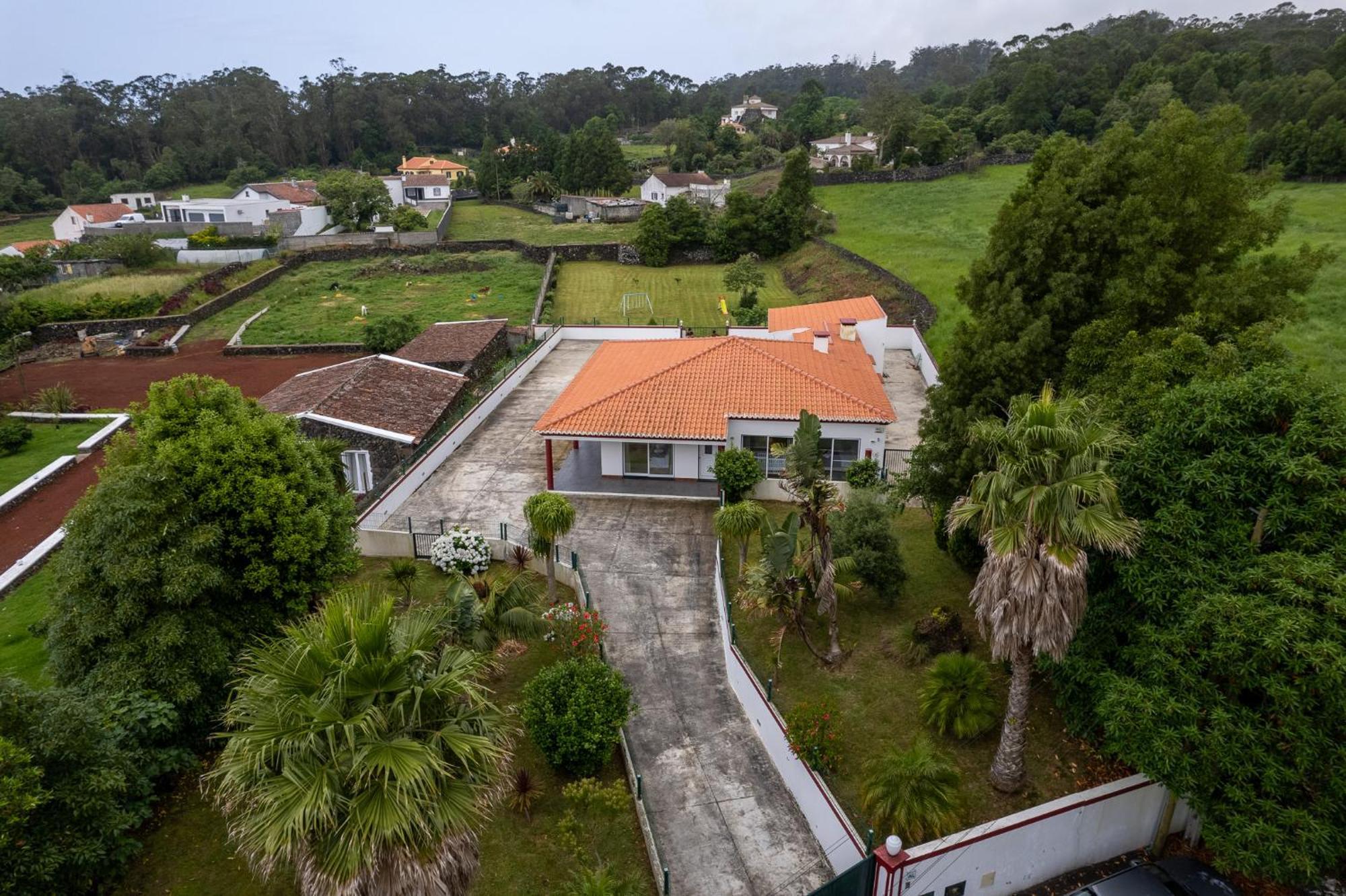 Chale D'Angra Guest House Angra do Heroismo Bagian luar foto